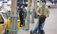 segway transportér na ulici